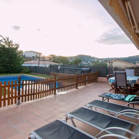 Con Piscina Privada 別荘
